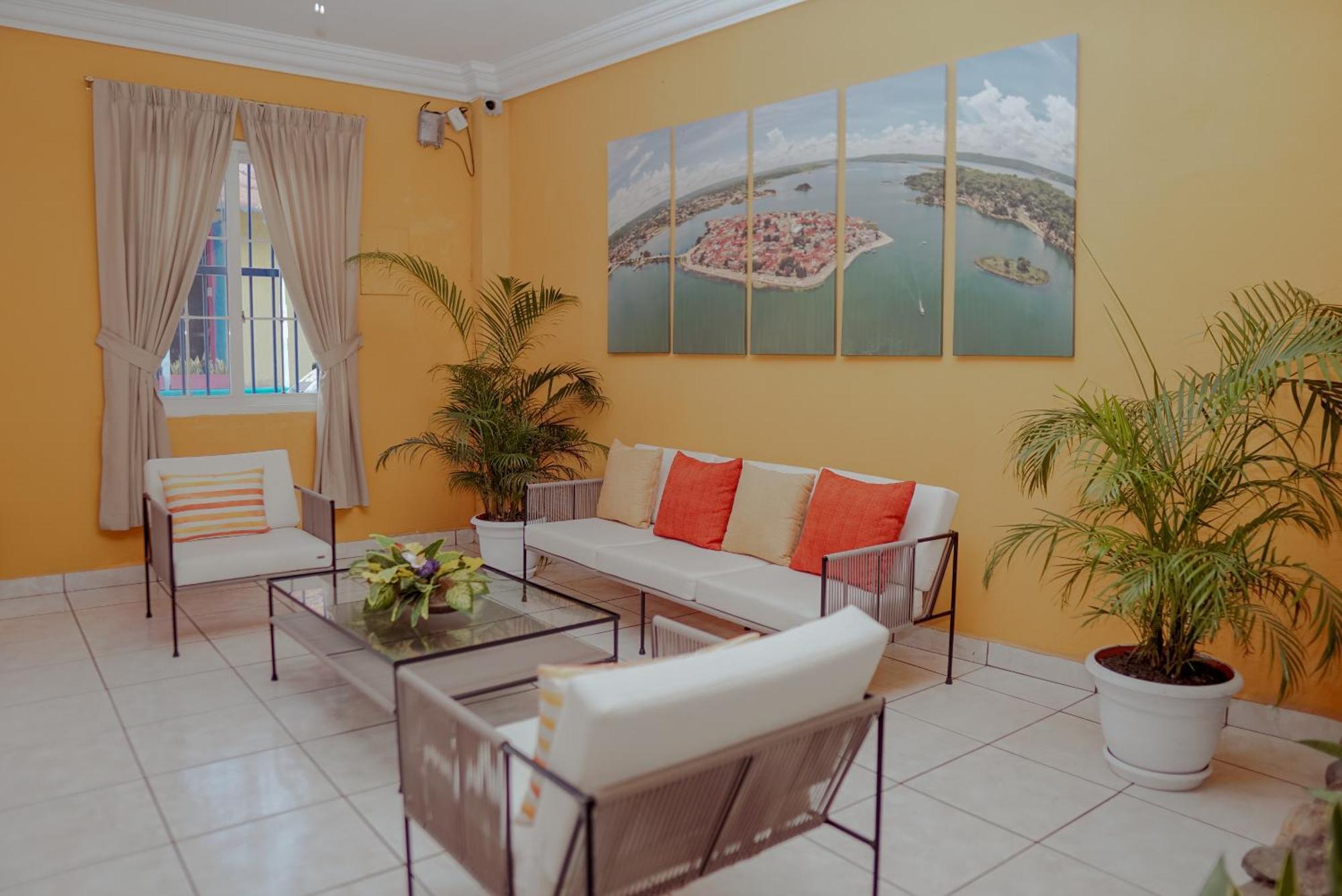 Hotel Villa Del Lago Flores Bagian luar foto