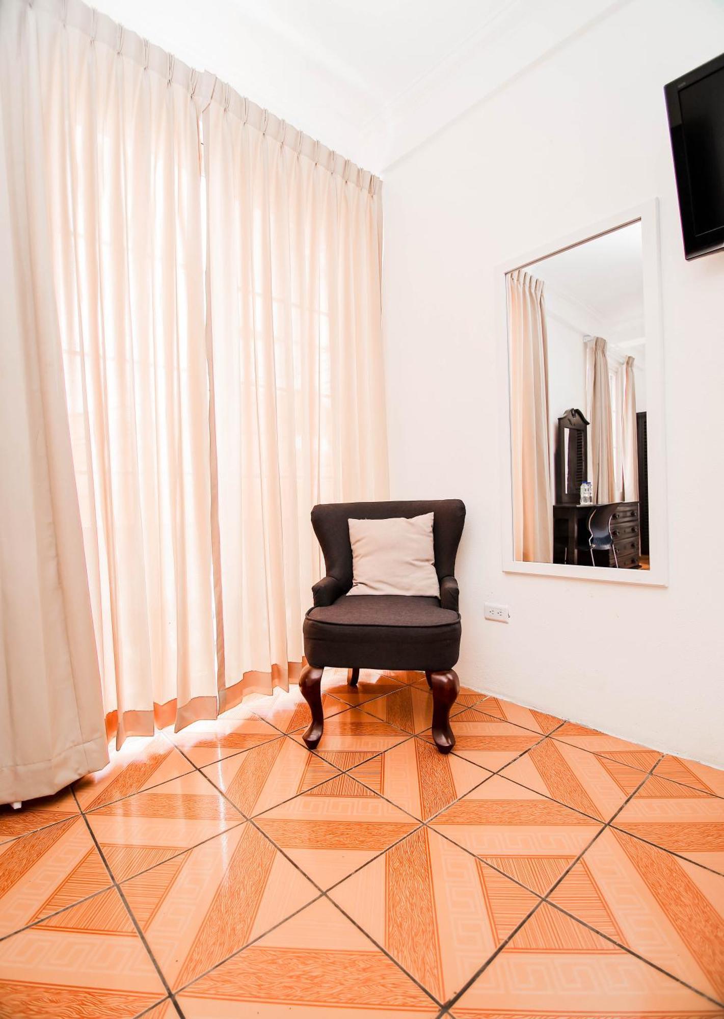 Hotel Villa Del Lago Flores Bagian luar foto